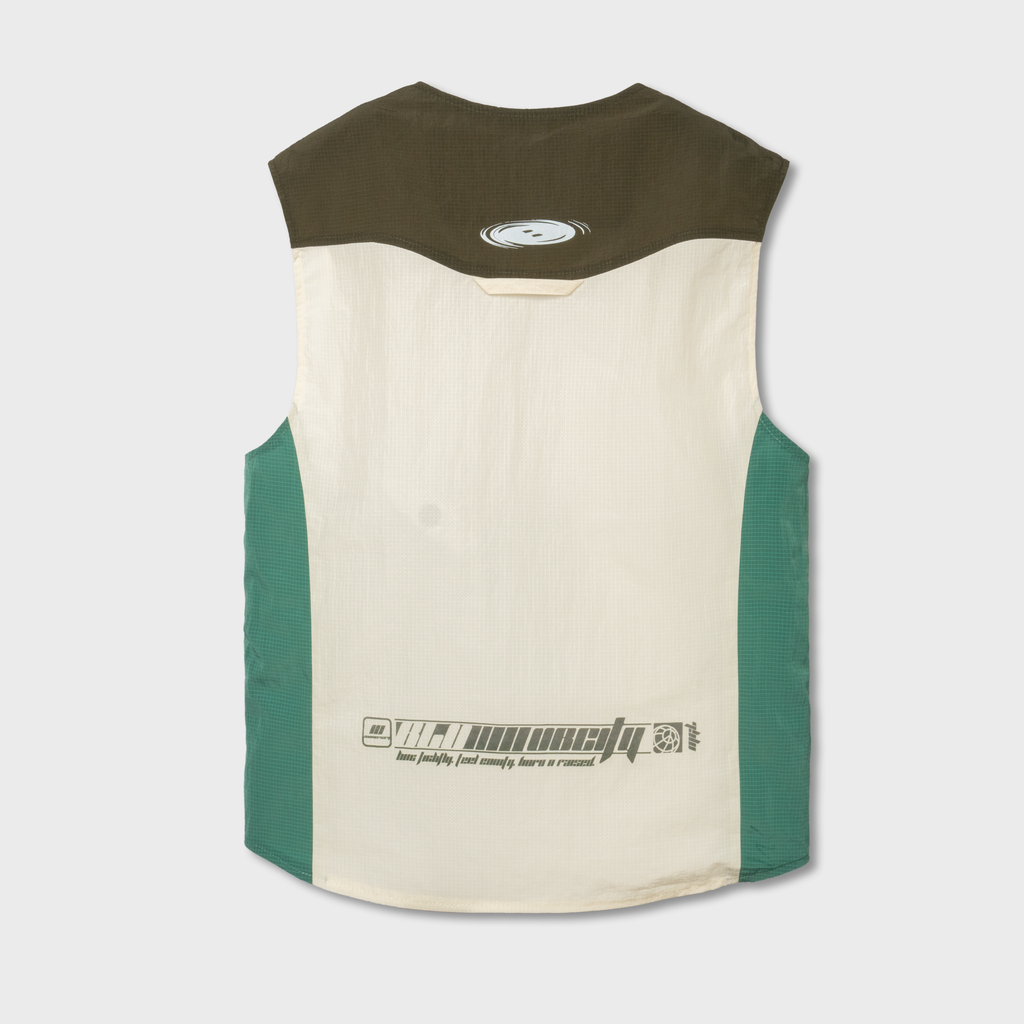 vest beige ar.webp